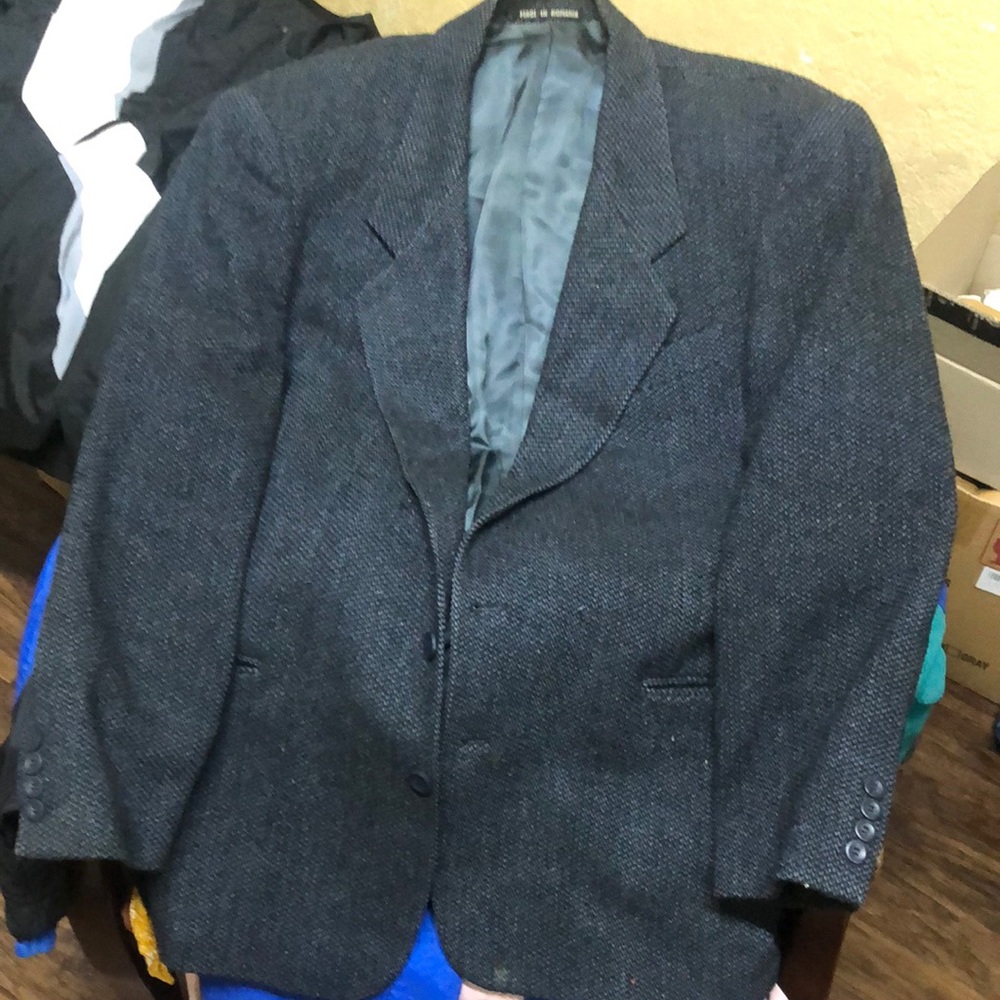 Gray Textured Sport Coat with Notched Lapels